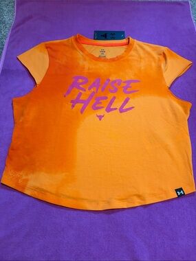 NWT 🧡 Under Armour Orange & Purple "Raise Hell" Cap Sleeve Tee “The Rock”
